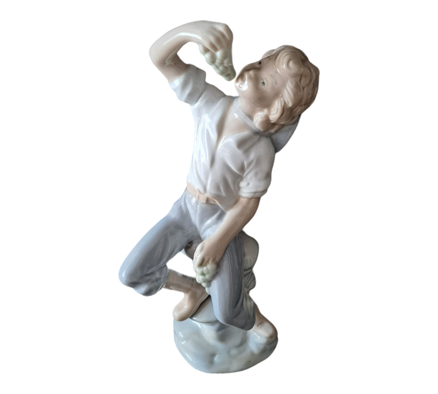 Figura porcelanowa chłopiec