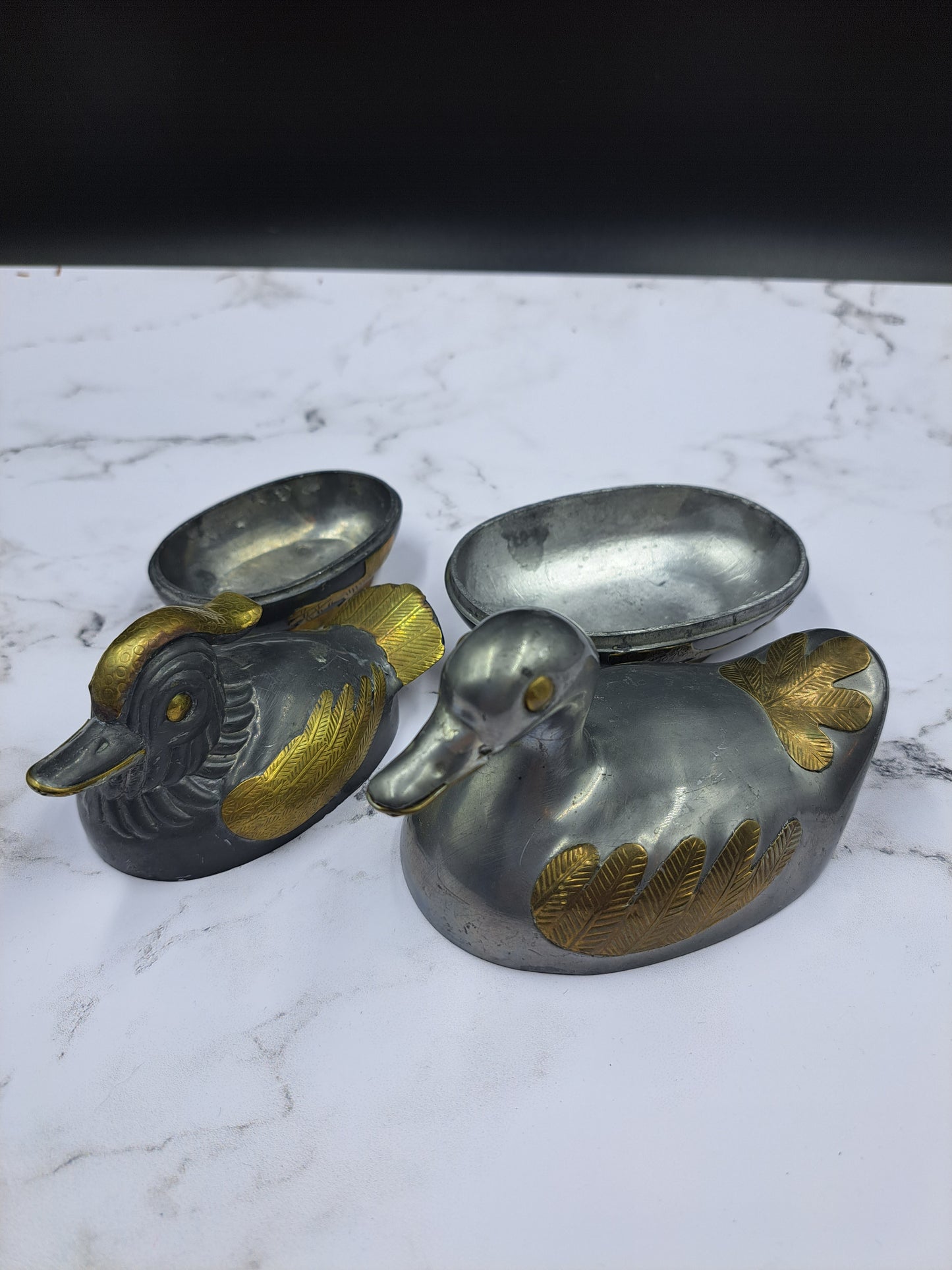 Kaczki pojemniki z cyny