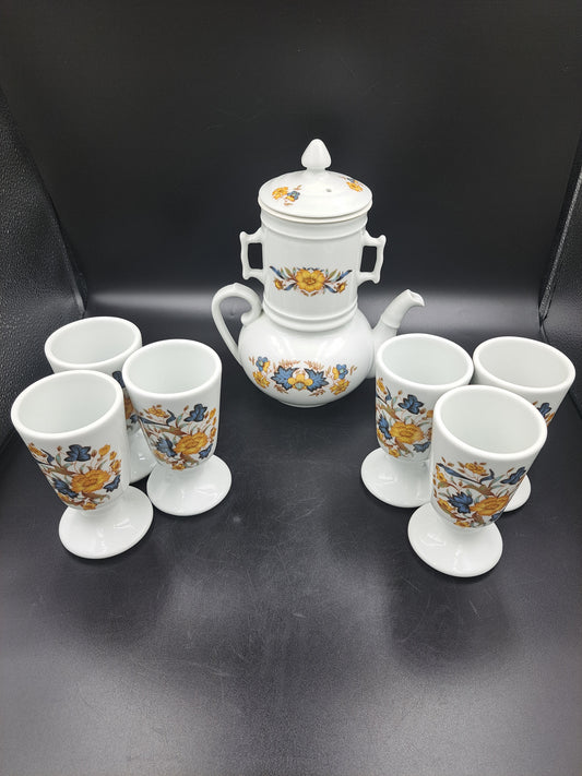 Porcelanowy serwis herbaciany  z zaparzaczem
